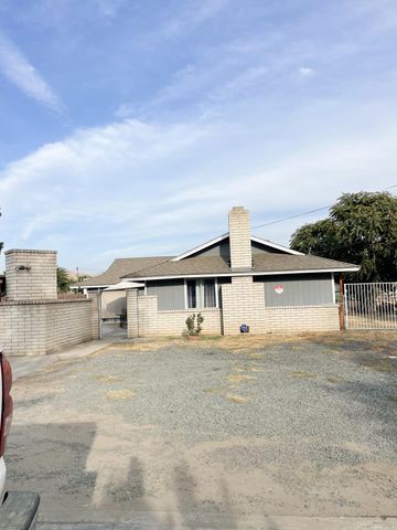 1412 E Springville Avenue, Porterville, CA 93257