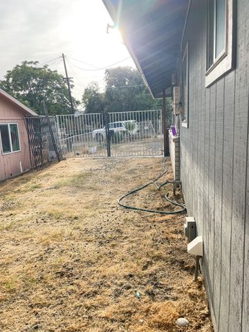 1412 E Springville Avenue, Porterville, CA 93257