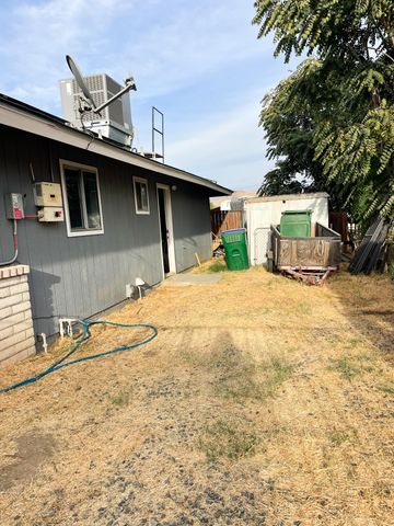 1412 E Springville Avenue, Porterville, CA 93257