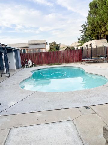 1412 E Springville Avenue, Porterville, CA 93257
