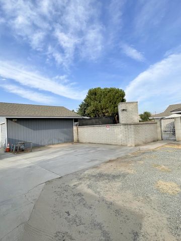 1412 E Springville Avenue, Porterville, CA 93257