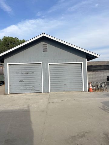 1412 E Springville Avenue, Porterville, CA 93257