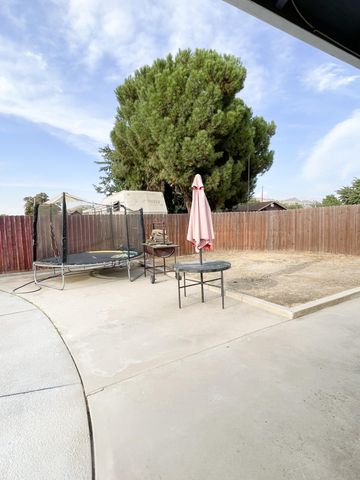 1412 E Springville Avenue, Porterville, CA 93257