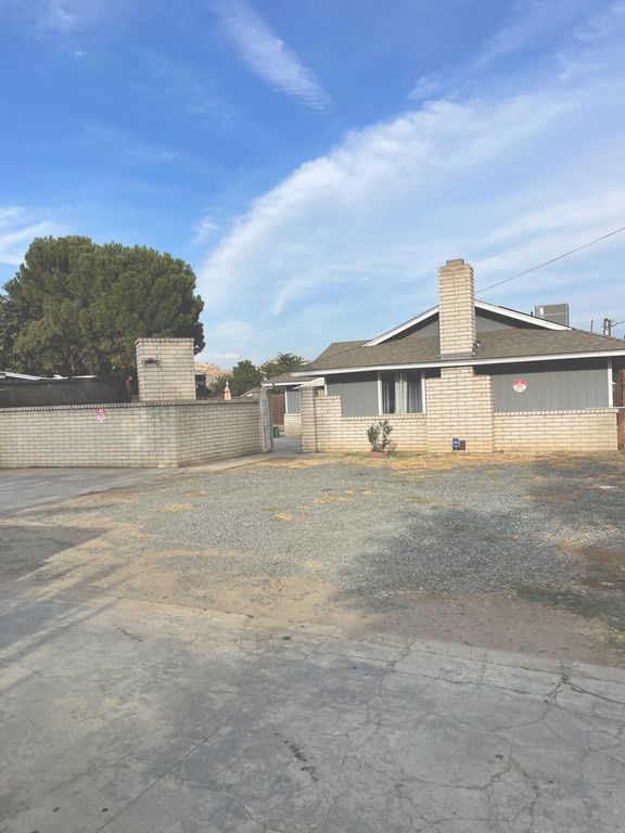 1412 E Springville Avenue, Porterville, CA 93257