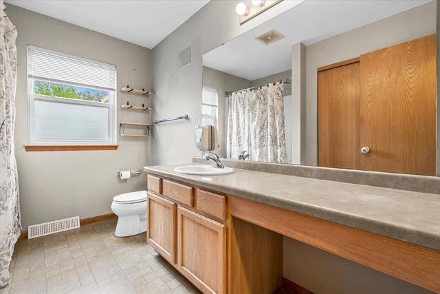 164 Fairfield DRIVE, Oak Creek, WI 53154