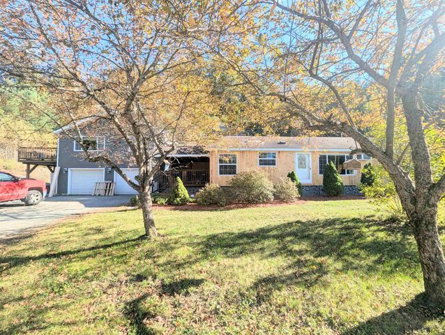 43 Crestwood Drive, St. Johnsbury, VT 05819