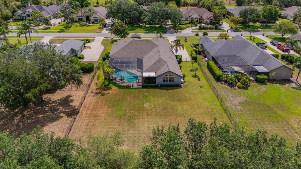 Image 2 of property listing at 5507 KEELER OAK STREET, Lithia, FL 33547