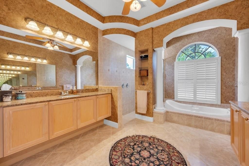 Image 32 of property listing at 5507 KEELER OAK STREET, Lithia, FL 33547