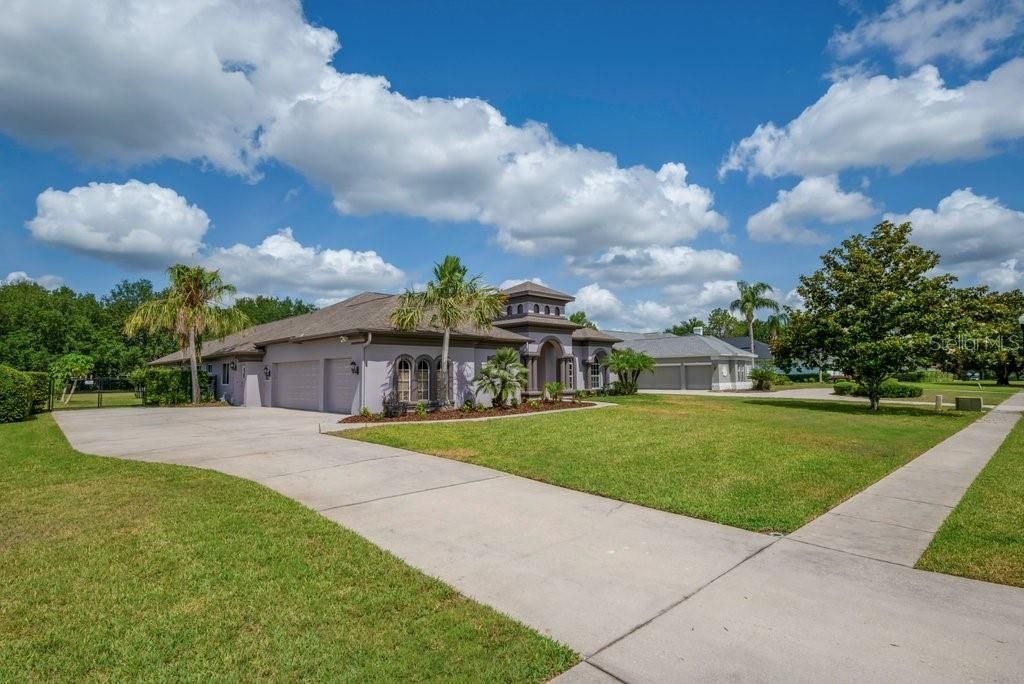 Image 71 of property listing at 5507 KEELER OAK STREET, Lithia, FL 33547