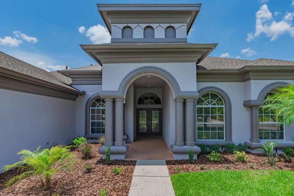 Image 9 of property listing at 5507 KEELER OAK STREET, Lithia, FL 33547