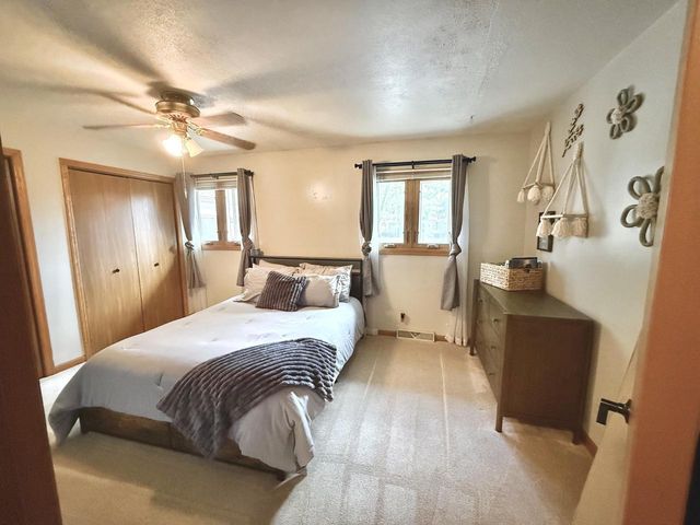 650 Meadow LANE, Burlington, WI 53105