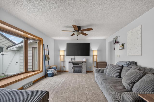 650 Meadow LANE, Burlington, WI 53105