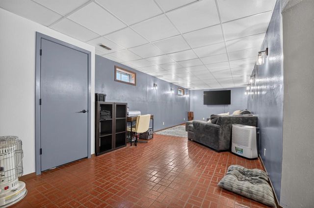 650 Meadow LANE, Burlington, WI 53105