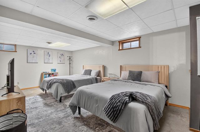 650 Meadow LANE, Burlington, WI 53105