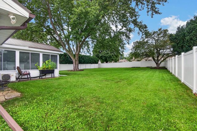 650 Meadow LANE, Burlington, WI 53105