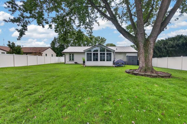 650 Meadow LANE, Burlington, WI 53105