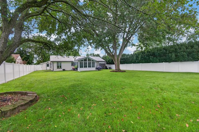 650 Meadow LANE, Burlington, WI 53105
