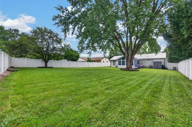 650 Meadow LANE, Burlington, WI 53105