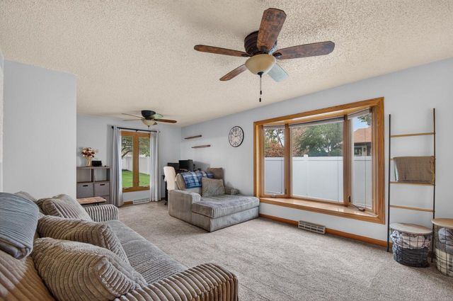 650 Meadow LANE, Burlington, WI 53105