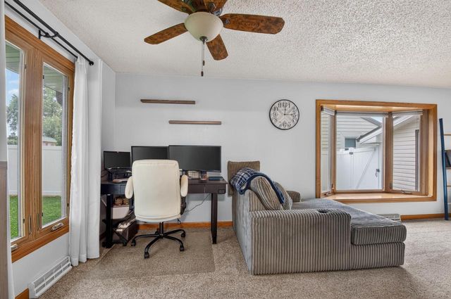 650 Meadow LANE, Burlington, WI 53105
