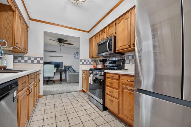 650 Meadow LANE, Burlington, WI 53105