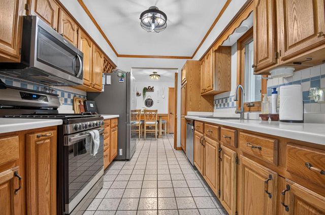 650 Meadow LANE, Burlington, WI 53105