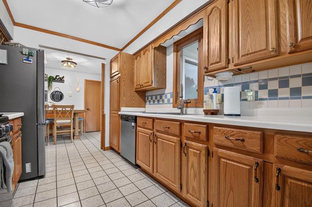 650 Meadow LANE, Burlington, WI 53105