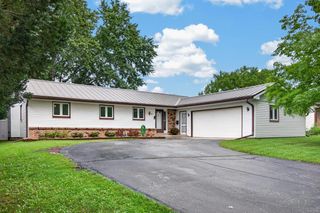 650 Meadow LANE, Burlington, WI 53105