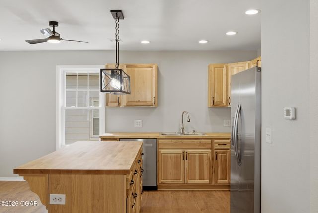 18 S Ball Street, Webb City, MO 64870