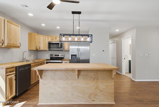 18 S Ball Street, Webb City, MO 64870