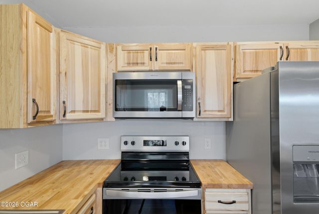 18 S Ball Street, Webb City, MO 64870