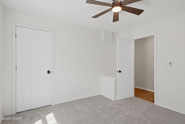 18 S Ball Street, Webb City, MO 64870