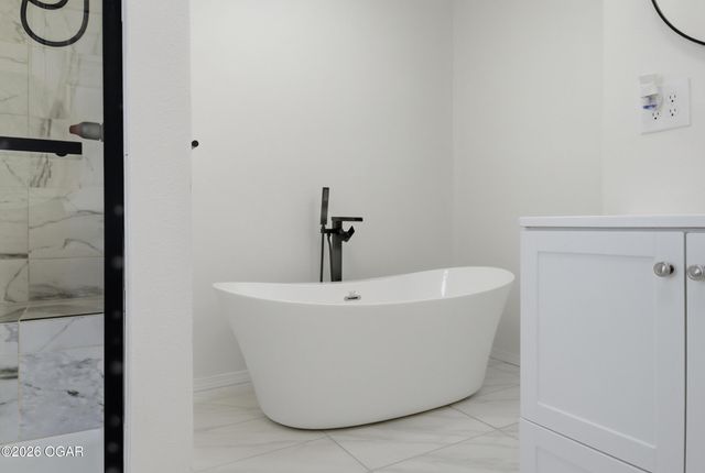 18 S Ball Street, Webb City, MO 64870