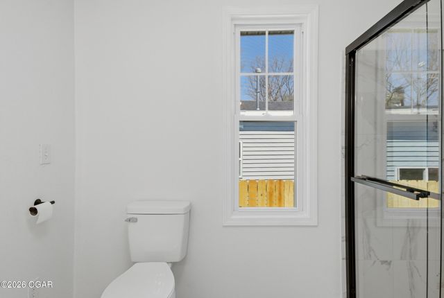 18 S Ball Street, Webb City, MO 64870