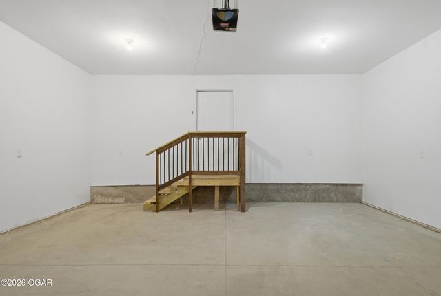 18 S Ball Street, Webb City, MO 64870