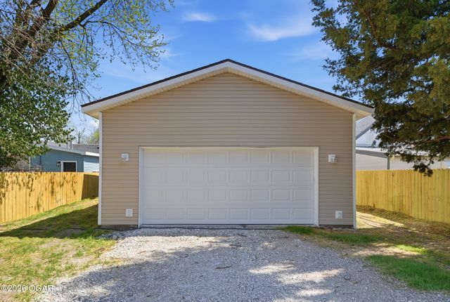 18 S Ball Street, Webb City, MO 64870