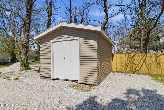 18 S Ball Street, Webb City, MO 64870