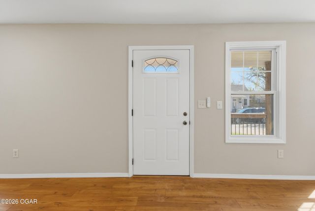 18 S Ball Street, Webb City, MO 64870