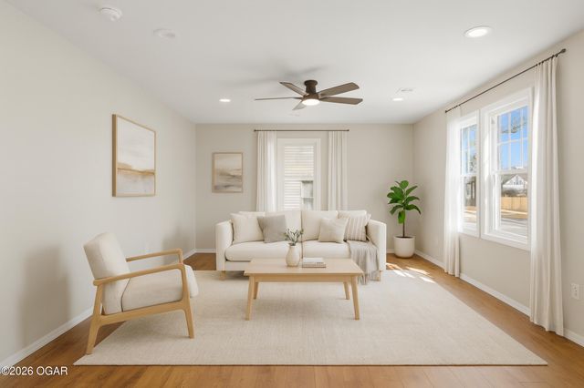 18 S Ball Street, Webb City, MO 64870