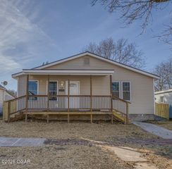 18 S Ball Street, Webb City, MO 64870