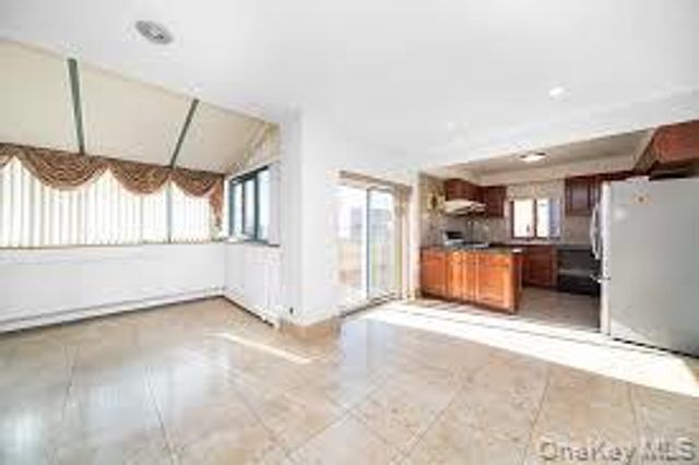 4231 Colden Street F7B, Flushing, NY 11355