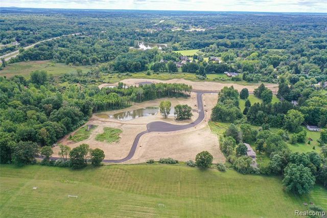 10310 Sweetheart Lane, Brighton, MI 48114