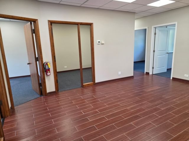 501 W Ogden Avenue 4, Hinsdale, IL 60521