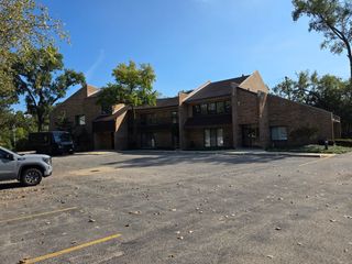 501 W Ogden Avenue 4, Hinsdale, IL 60521