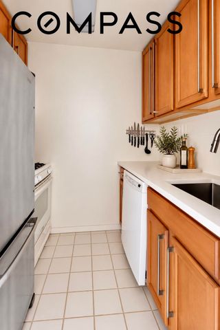 393 W 49th St Apt 6H, New York City, NY 10019