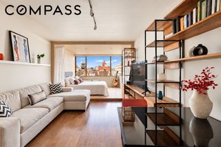 393 W 49th St Apt 6H, New York City, NY 10019