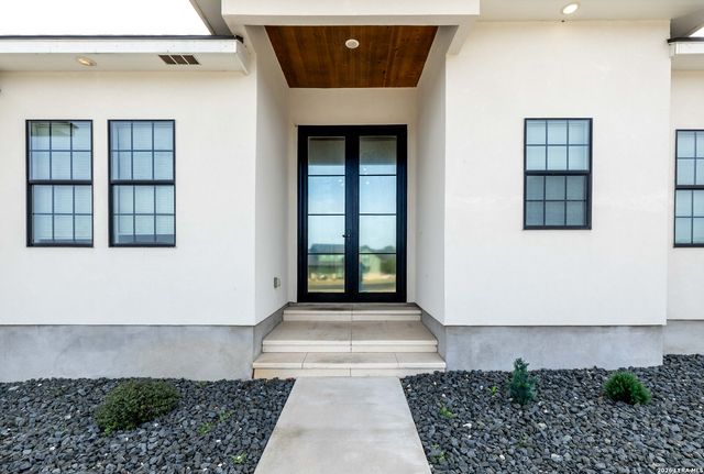 1104 SANTA ROSA CT, Canyon Lake, TX 78133