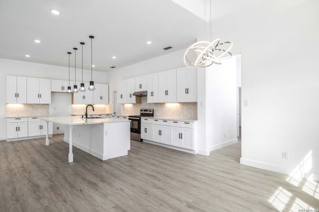 1104 SANTA ROSA CT, Canyon Lake, TX 78133