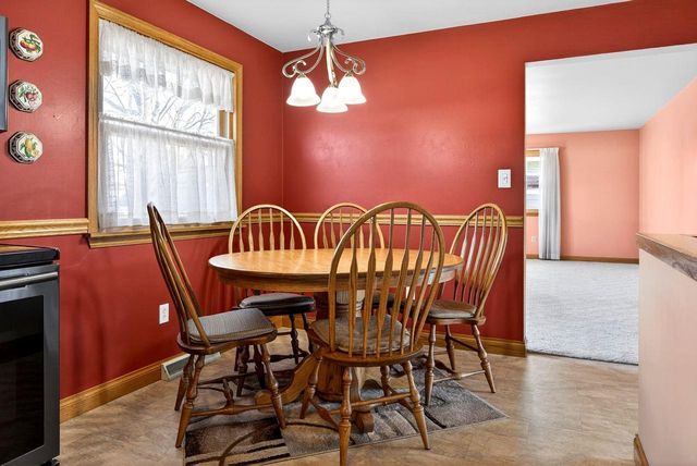 49 FAIRWAY COURT, Appleton, WI 54915