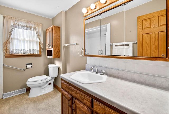 49 FAIRWAY COURT, Appleton, WI 54915